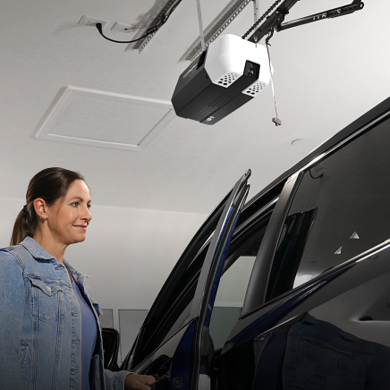 LiftMaster 2220L 3/4 HP Chain Drive Opener with Built-In Camera and myQ Connectivity (REPLACES 81600 and  81650) - Garage and Sliding Door Hardware